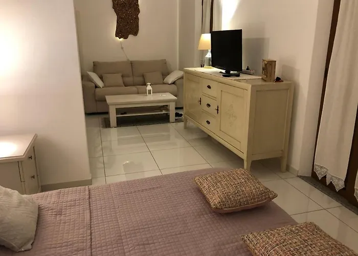 Elegante Monolocale Al Centro Del Paese * Теулада